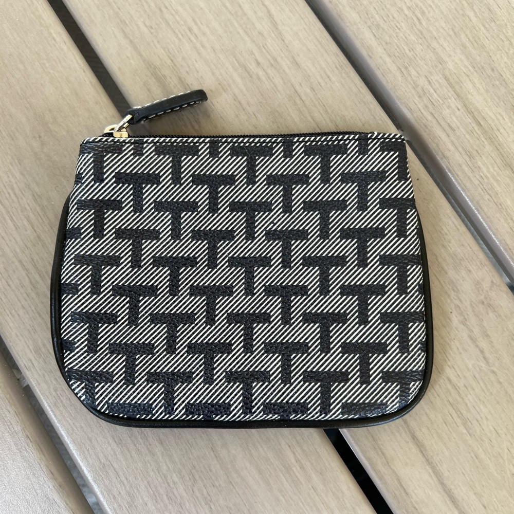 3/$18 Tommy Hilfiger pouch coin purse